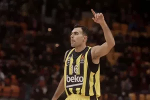 Διεθνή ΜΜΕ: "Ο Σλούκας επιστρέφει σπίτι του"