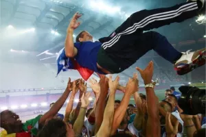 Πέταξαν στον... αέρα τον Μαρτίνς! (Φώτος)