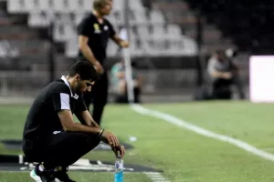 Οι αντιδράσεις Φερέιρα και πάγκου από την παρακάμερα της Τούμπας