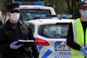 Αντί για καραντίνα, έκαναν βόλτες στη Λεμεσό