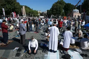 Αγία Σοφία: Τζαμί μετά από 86 χρόνια - Συρρέουν οι τούρκοι...