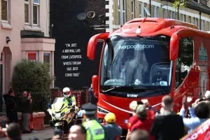 ΦΩΤΟΣ-ΒΙΝΤΕΟ από Liverpool - Πανηγυρικό κλίμα και υποδοχή
