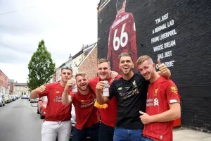 ΦΩΤΟΣ-ΒΙΝΤΕΟ από Liverpool - Πανηγυρικό κλίμα και υποδοχή
