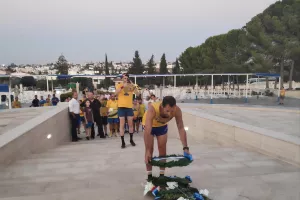 Στεφάνι στον Τύμβο το ΑΠΟΕΛ (φώτος) 