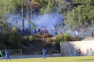 ΧΑΜΟΣ... οι Μαχητές με καπνογόνα/ΦΩΤΟΣ