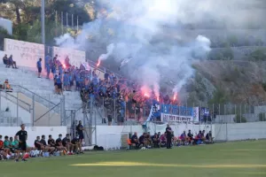 ΧΑΜΟΣ... οι Μαχητές με καπνογόνα/ΦΩΤΟΣ