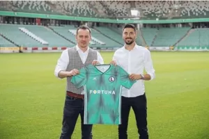 Εκτός transfer list ο Μλαντένοβιτς, υπέγραψε στη Λέγκια Βαρσοβίας