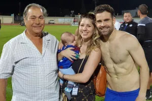ΣΥΓΚΙΝΕΙ η Έλενα για Βασίλη: "Eίσαι μαχητής εντός και εκτός γηπέδου/Ο γιος σου είναι περήφανος"