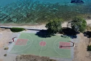 Το πιο εξωτικό γήπεδο μπάσκετ της Ελλάδας (BINTEO)