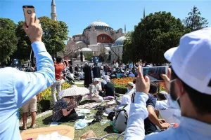 Αγία Σοφία: Τζαμί μετά από 86 χρόνια - Συρρέουν οι τούρκοι...