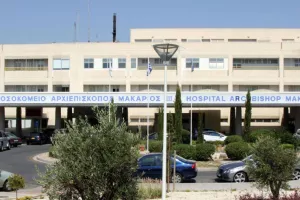 Στο Μακάρειο κακοποιημένο βρέφος – Χειροπέδες στη μητέρα του!