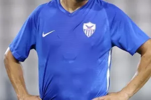 ΜΠΑΙΝΕΙ στην φανέλα