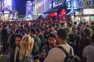 Πρώτη μέρα: Ξεσάλωσαν στους δρόμους! (φώτος)
