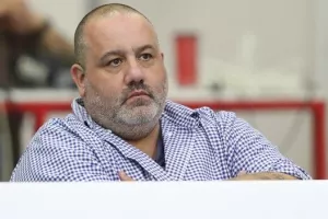 Καραπαπάς: "Σέβεστε μόνο αυτούς που έρχονται και σας ξεβρακώνουν"