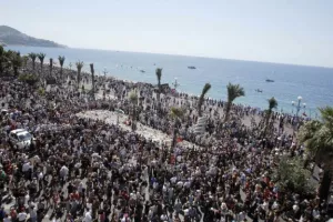 Εικόνες συνωστισμού σε συναυλία στη Νίκαια -Φόβοι για δεύτερο κύμα του κορωνοϊού 
