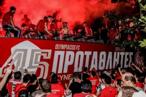 Ολυμπιακός: Τρελάθηκαν με το ανοιχτό πούλμαν οι παίκτες