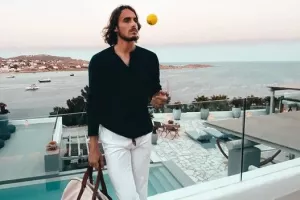 Τσιτσιπάς: Νύχτες στη Μύκονο