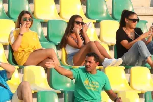 Στην Αρένα/Κλήμης