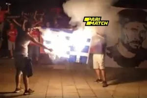 ΠΡΙΣΤΙΝΑ/Έκαψαν Ελληνική σημαία (ΒΙΝΤΕΟ)