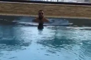 Μήνυμα από την πισίνα/ΑΕΛ 