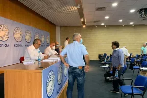 (ΦΩΤΟΣ) H Συνέλευση της ΚΟΠ