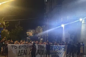 Οι ΜΑΧΗΤΕΣ... φώναξαν για το νέο έμβλημα (βίντεο)