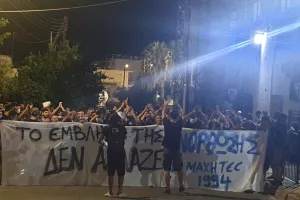 Οι ΜΑΧΗΤΕΣ... φώναξαν για το νέο έμβλημα (βίντεο)