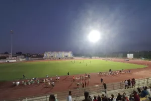 ΠΡΟΒΛΗΜΑ με τους προβολείς στο Παραλίμνι!