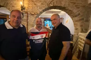 Δεξιώθηκε την Αναγέννηση (Φώτος)