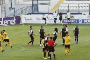Με Καλτσά και Χριστοφή... καθάρισε νωρίς (φώτος)