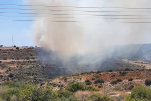 ΦΩΤΙΑ στην Επισκοπή (Φώτος/Βίντεο)