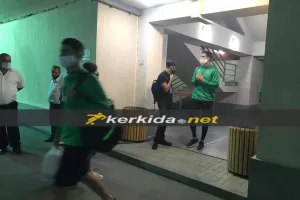 (ΦΩΤΟΣ Kerkida) 'Εξω από τα αποδυτήρια της Ομόνοιας