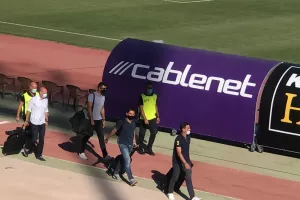 Με... μάσκες η διαιτητική ομάδα/ΦΩΤΟΣ