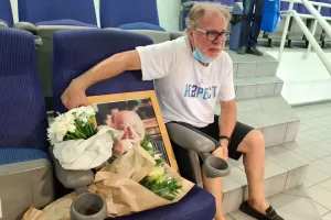 Συγκίνηση στα VIP/Τοποθετήθηκε η κορνίζα του Κρίστη Βέβη! (φωτορεπορτάζ)