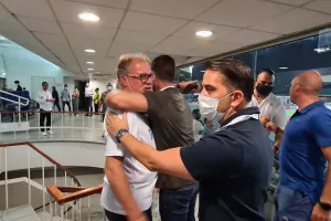 Συγκίνηση στα VIP/Τοποθετήθηκε η κορνίζα του Κρίστη Βέβη! (φωτορεπορτάζ)