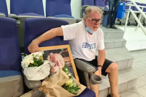 Συγκίνηση στα VIP/Τοποθετήθηκε η κορνίζα του Κρίστη Βέβη! (φωτορεπορτάζ)