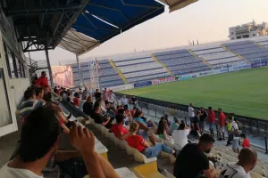(ΦΩΤΟΣ) Ο κόσμος της Σαλαμίνας στην πρεμιέρα