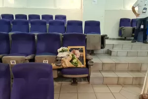 Συγκίνηση στα VIP/Τοποθετήθηκε η κορνίζα του Κρίστη Βέβη! (φωτορεπορτάζ)