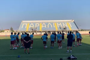 Όλοι μέσα/Στόχος η νίκη (ΕΝΩΣΗ)