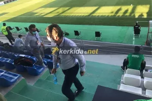 (ΦΩΤΟΣ) Παπασταύρου... πριν τη σέντρα