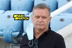 Μάσκα στο... αυτί!