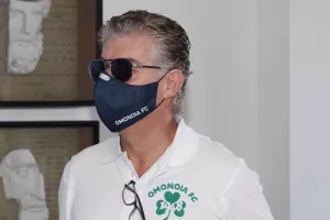 ΜΑΣΚΟΦΟΡΟΣ Παπασταύρου