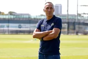 Tρίτωσε το... καλό/Δώνης