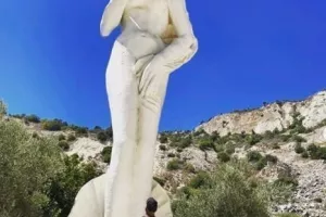ΕΝΣΟΥΕ/Την είδε... Ταρζάν!