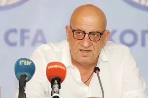 (ΦΩΤΟΣ) H Συνέλευση της ΚΟΠ