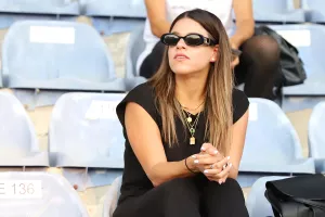 (ΦΩΤΟΣ) Ο κόσμος της Σαλαμίνας στην πρεμιέρα