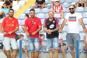 (ΦΩΤΟΣ) Ο κόσμος της Σαλαμίνας στην πρεμιέρα