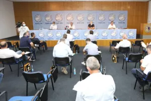 (ΦΩΤΟΣ) H Συνέλευση της ΚΟΠ