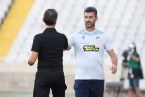 Με τα κοντά... 