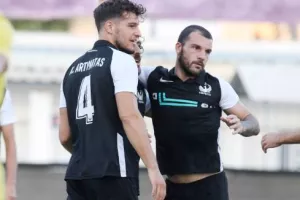 Με Καλτσά και Χριστοφή... καθάρισε νωρίς (φώτος)